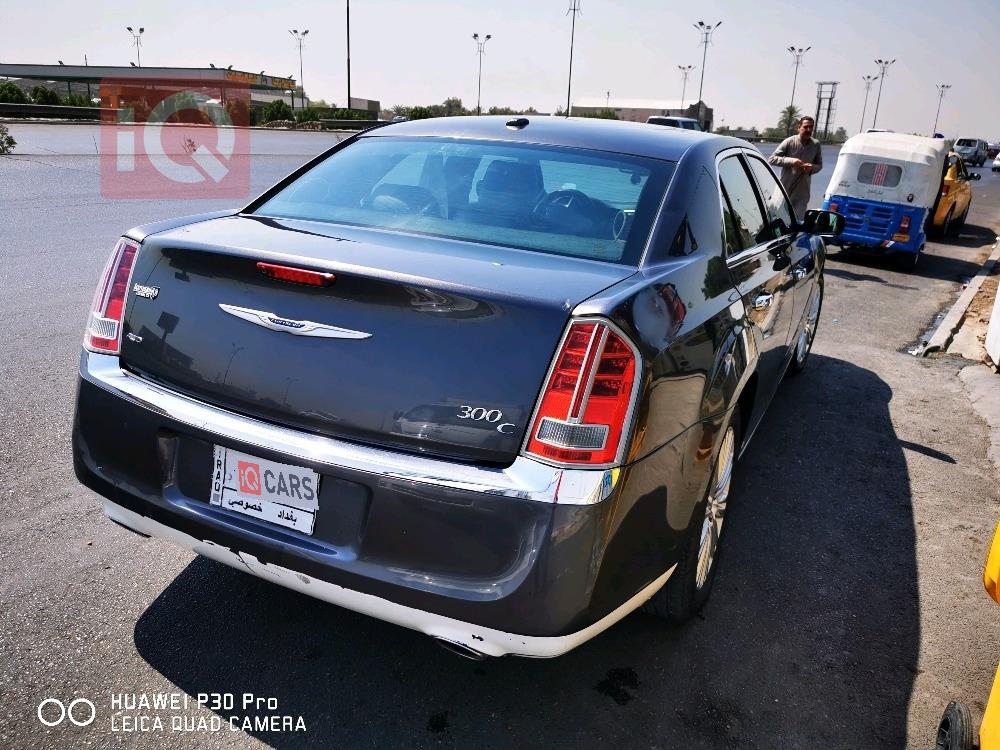 کرایسلەر 300